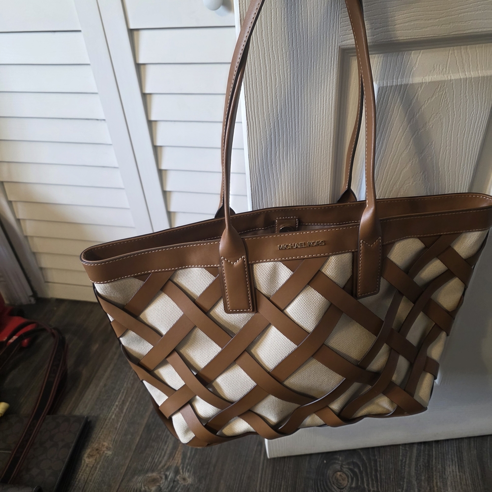 MICHAEL Michael Kors Tan and Cream Woven Tote